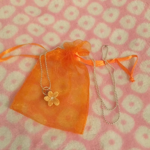 French ceramic yellow flower necklace. New - Picture 3 of 4